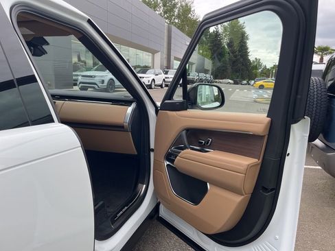New 2026 Land Rover Range Rover Long Wheelbase SE AWD/4WD image 19