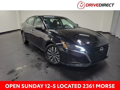Used 2024 Nissan Altima 2.5 SV FWD image 1