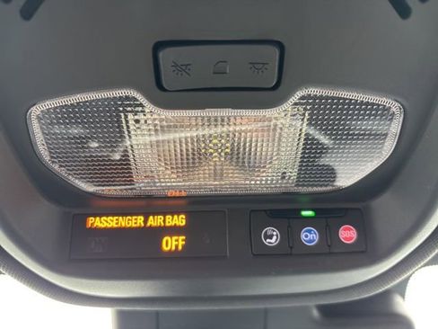 Used 2024 Chevrolet Trax RS w/ Sunroof Package FWD image 33