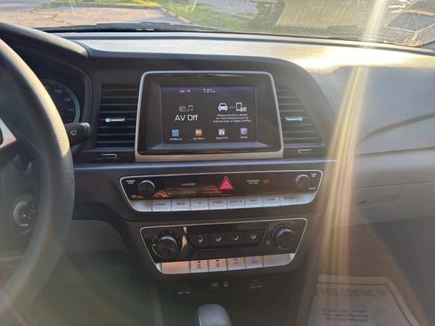 Used 2019 Hyundai Sonata SE w/ Winter Weather Package FWD image 14
