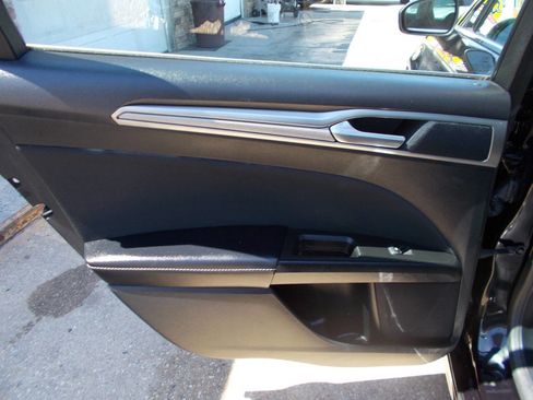 Used 2019 Ford Fusion SE AWD/4WD image 15