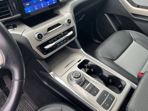 Used 2023 Ford Explorer XLT w/ Equipment Group 202A RWD image 27
