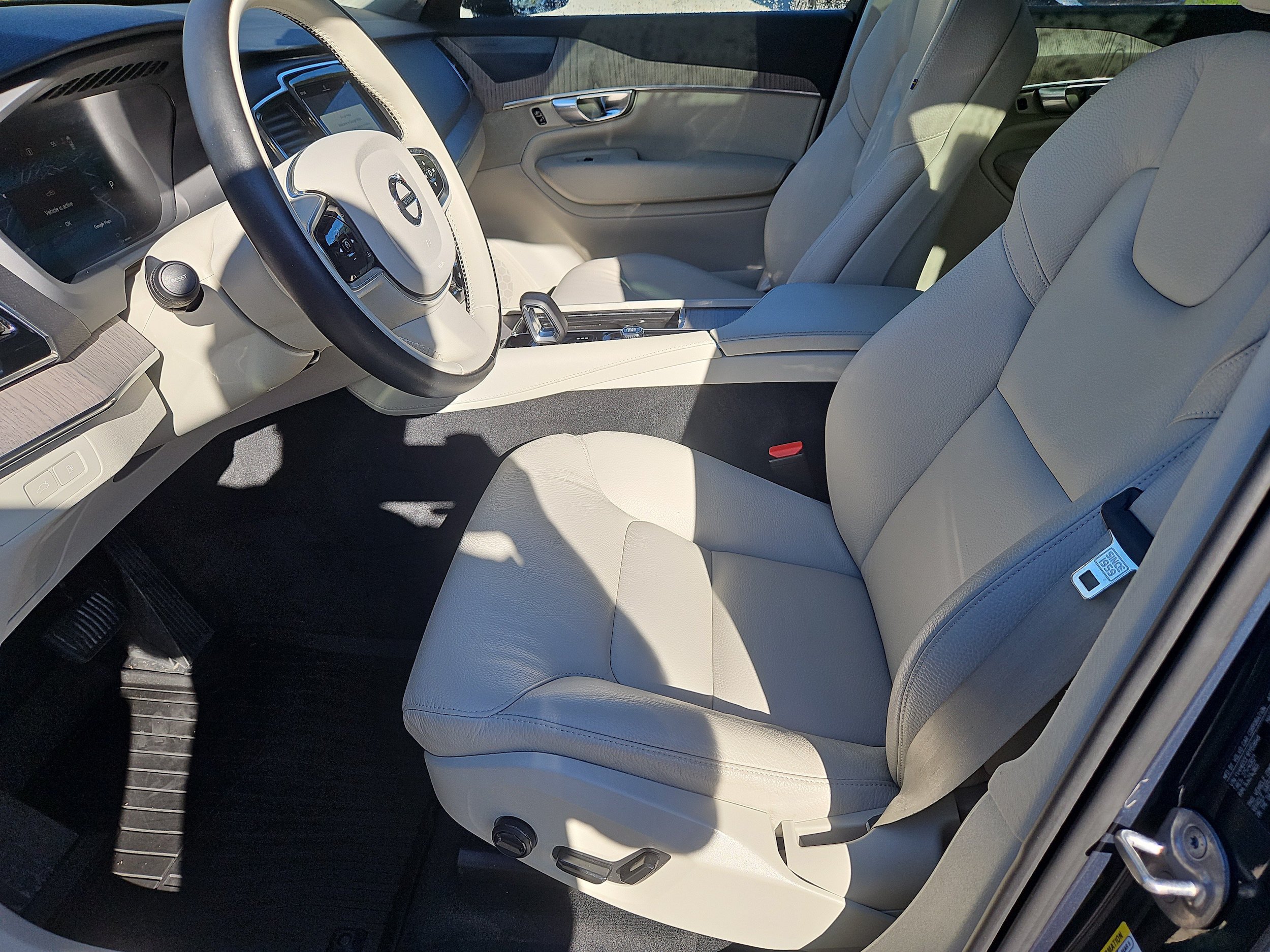 Used 2024 Volvo XC90 T8 Plus w/ Protection Package Premier AWD/4WD image 32