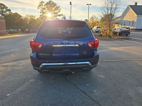 Used 2020 Nissan Pathfinder SV image 3