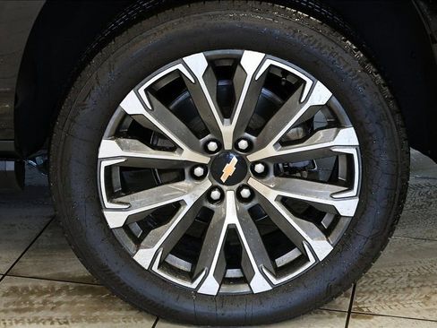 New 2026 Chevrolet Suburban High Country AWD/4WD image 3