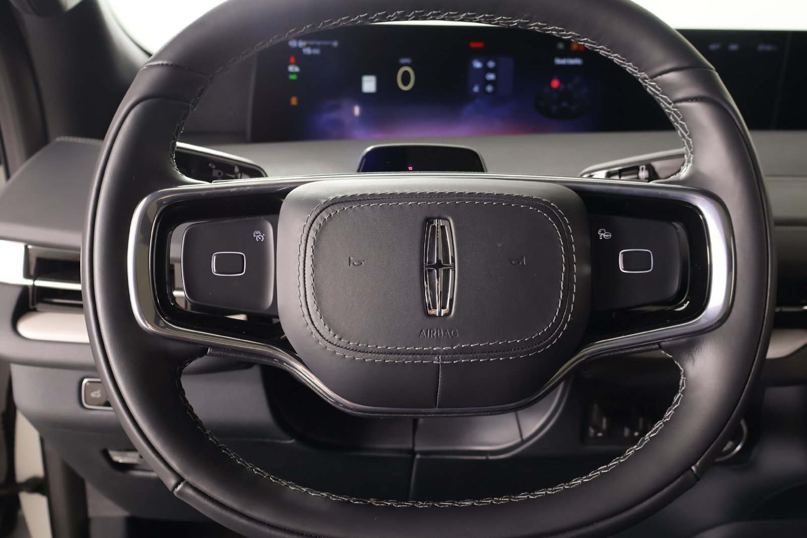 New 2026 Lincoln Navigator Reserve w/ Jet Appearance Package AWD/4WD image 3