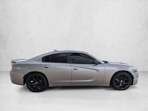 Used 2017 Dodge Charger SXT w/ Premium Group RWD image 4