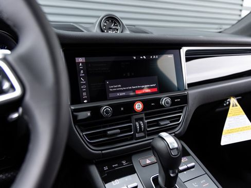 Certified 2026 Porsche Macan AWD/4WD image 15