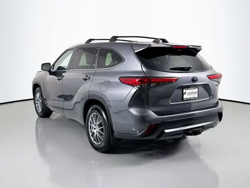 Used 2023 Toyota Highlander XLE AWD/4WD image 6