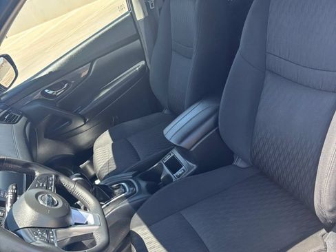 Used 2019 Nissan Rogue SV FWD image 18
