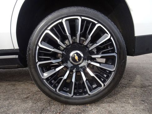 Used 2025 Chevrolet Tahoe High Country image 23