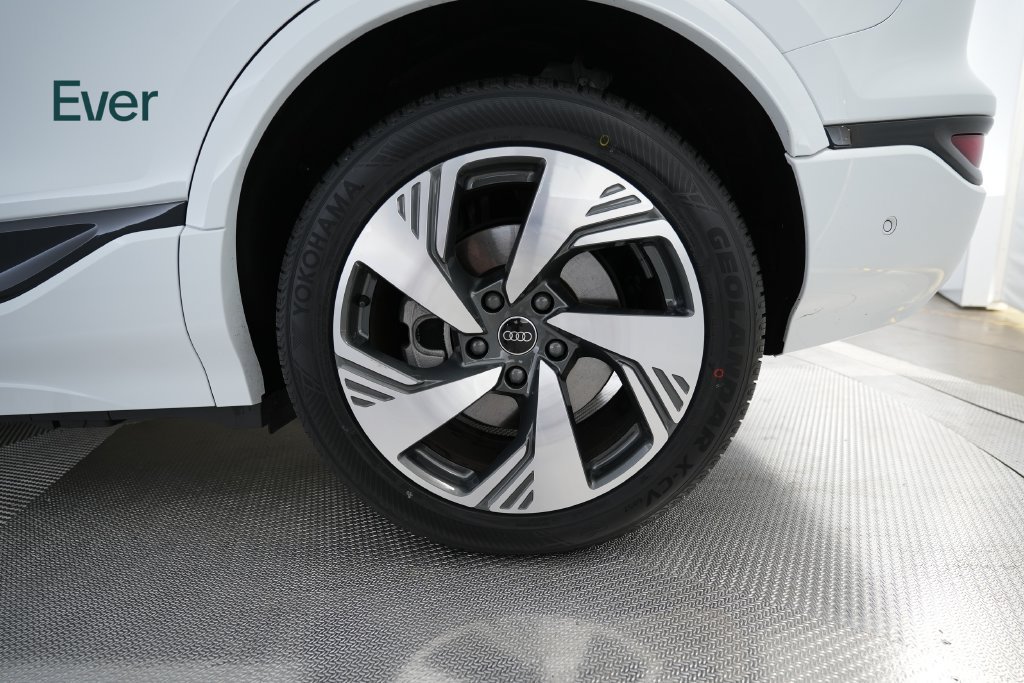 Used 2025 Audi Q6 e-tron Premium Plus AWD/4WD image 19