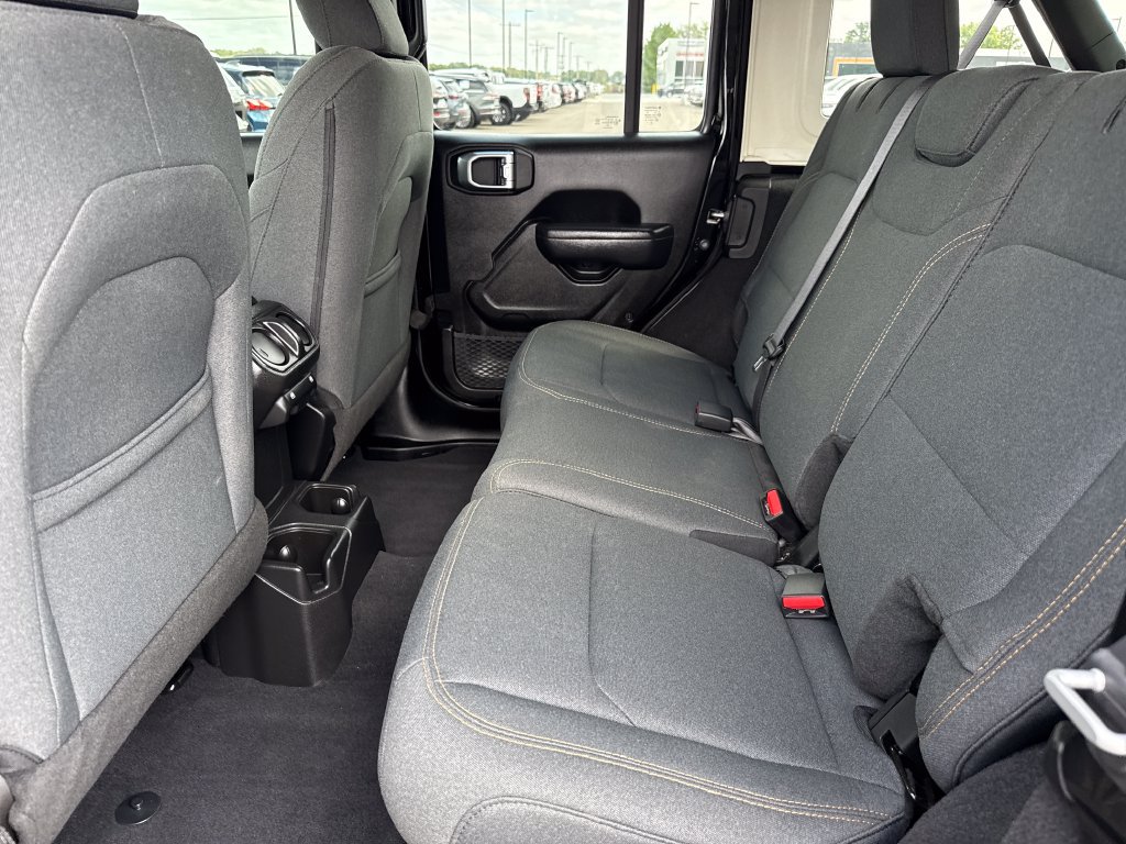 Used 2025 Jeep Wrangler Unlimited Sport AWD/4WD image 25