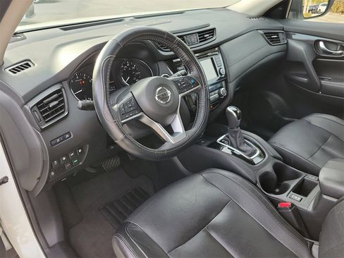 Used 2020 Nissan Rogue SL w/ Premium Package image 16