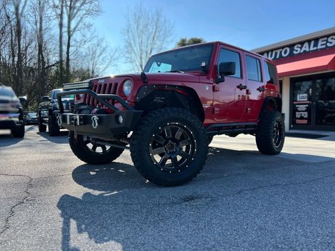 Used 2014 Jeep Wrangler Unlimited Sahara image 2