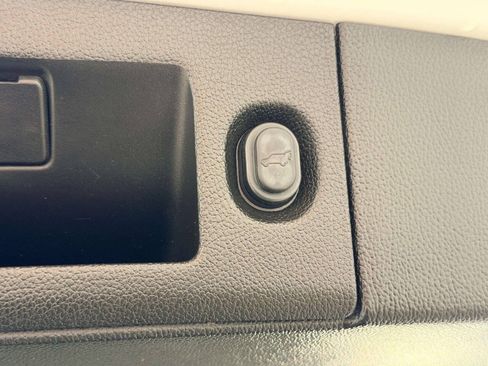 Used 2016 Chevrolet Tahoe LTZ AWD/4WD image 8