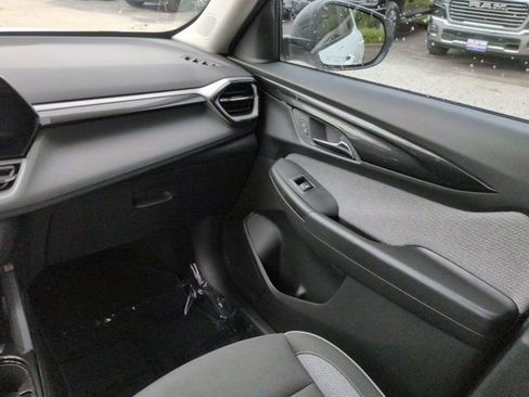 Used 2024 Chevrolet TrailBlazer LS w/ LS Convenience Package FWD image 16