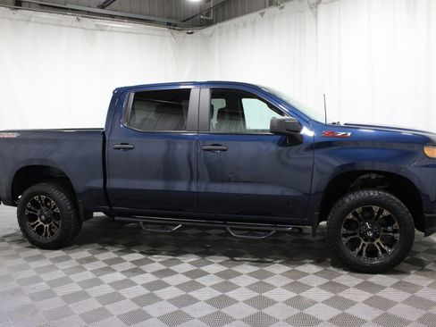 Used 2019 Chevrolet Silverado 1500 Custom Trail Boss AWD/4WD image 25