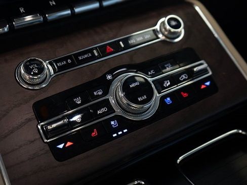 Used 2023 Lincoln Aviator Reserve w/ Equipment Group 201A image 30