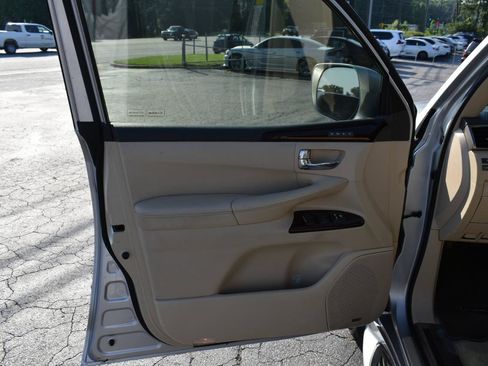 Used 2013 Lexus LX 570 4WD w/ Luxury Pkg image 28