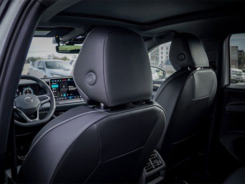 New 2026 Volkswagen Tiguan SE R-Line image 25