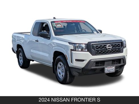 Used 2024 Nissan Frontier S image 2