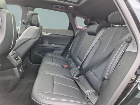 Used 2027 Cadillac Optiq Luxury RWD image 24