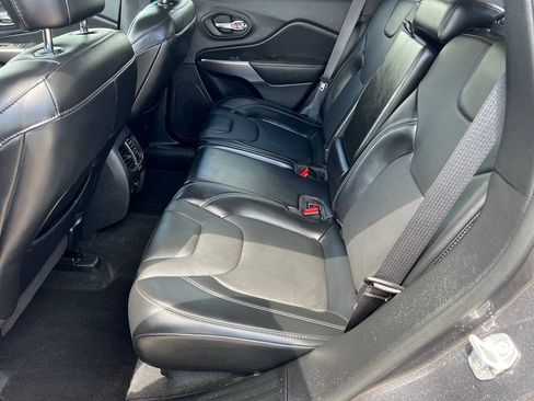 Used 2021 Jeep Cherokee Latitude Lux w/ Comfort/Convenience Group AWD/4WD image 11