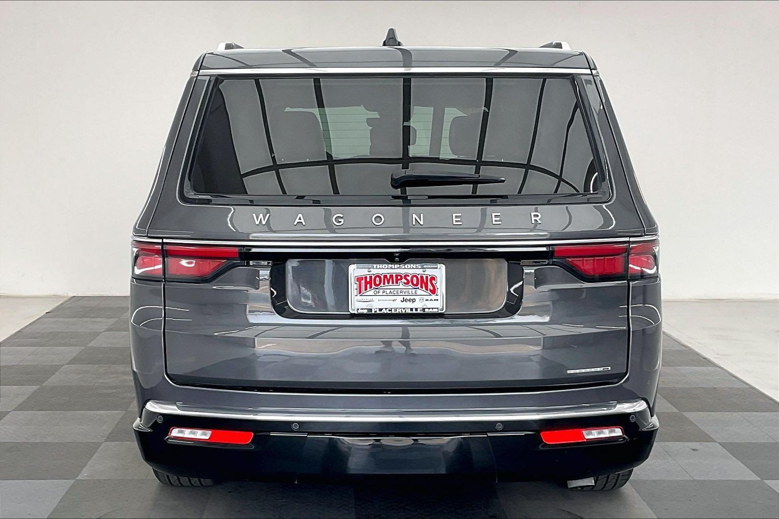 Used 2024 Jeep Wagoneer L Series III w/ Flexible Seating Group AWD/4WD image 3