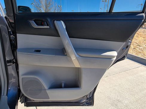 Used 2013 Toyota Highlander SE image 26