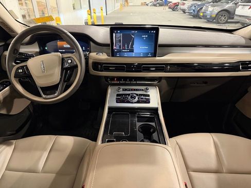Used 2023 Lincoln Aviator AWD w/ Premium Package image 22