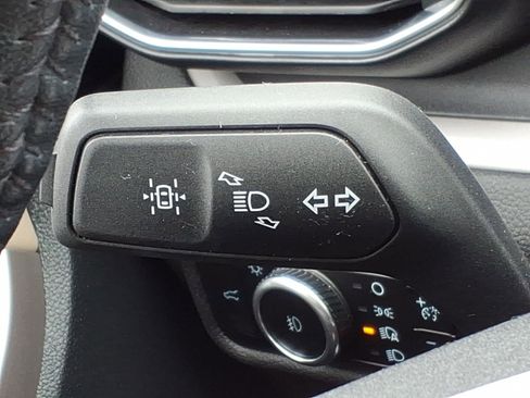 Used 2023 Ford Explorer XLT w/ Equipment Group 202A image 27