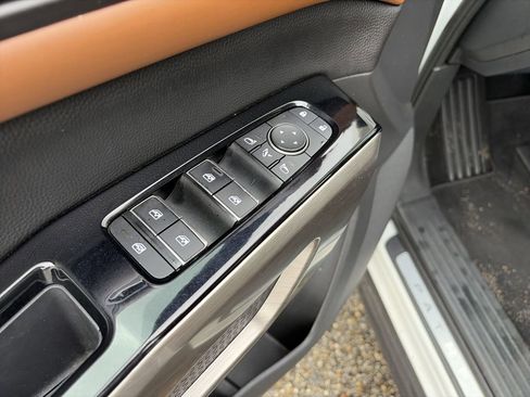 Used 2023 Nissan Pathfinder Platinum AWD/4WD image 18