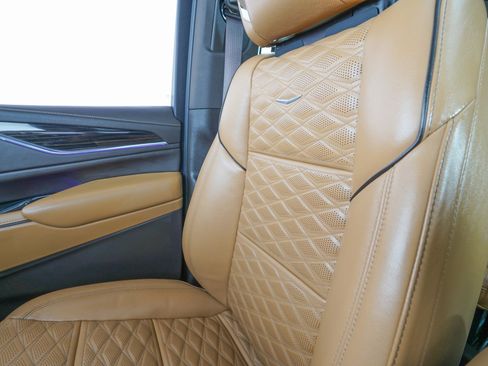 Used 2022 Cadillac Escalade ESV Premium Luxury w/ LPO, Radiant Package image 29