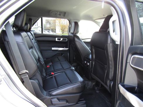 Used 2022 Ford Explorer XLT AWD/4WD image 27