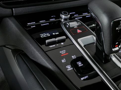 Certified 2023 Porsche Cayenne AWD/4WD image 17