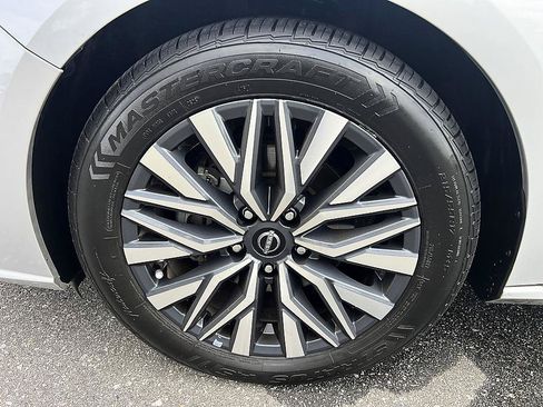 Certified 2024 Nissan Altima 2.5 SV FWD image 9