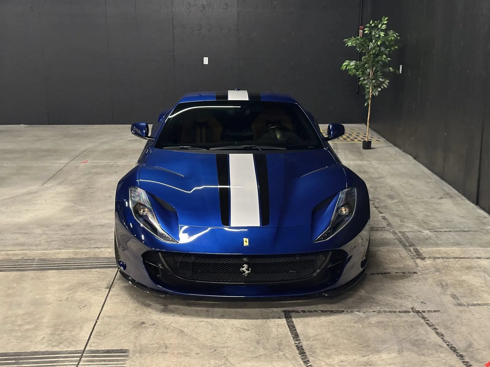 Used 2018 Ferrari 812 Superfast RWD image 13