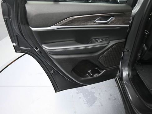 Used 2025 Jeep Grand Cherokee Limited w/ Black Appearance Package AWD/4WD image 18