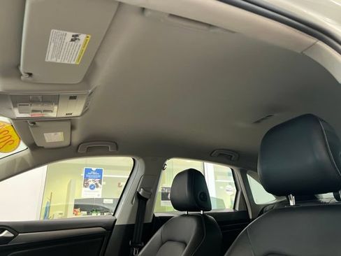Used 2024 Volkswagen Jetta SE FWD image 10