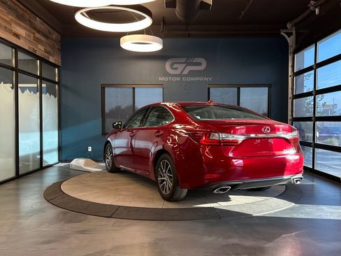 Used 2017 Lexus ES 350 w/ Luxury Package FWD image 5