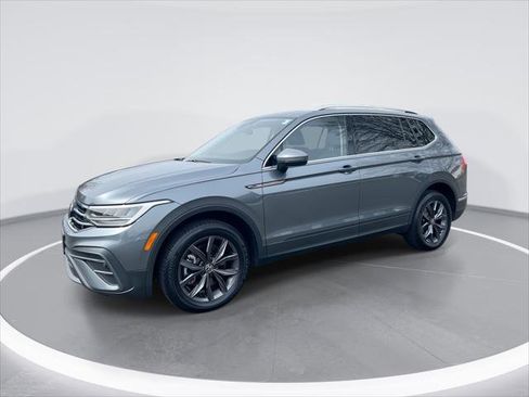 Used 2022 Volkswagen Tiguan SE w/ Panoramic Sunroof Package image 1