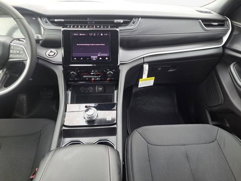 New 2025 Jeep Grand Cherokee Laredo w/ Luxury Tech Group I image 3