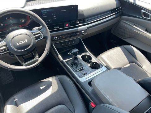 Certified 2025 Kia Carnival FWD image 24