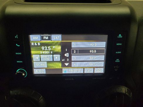 Used 2015 Jeep Wrangler Unlimited Sport w/ Connectivity Group AWD/4WD image 25
