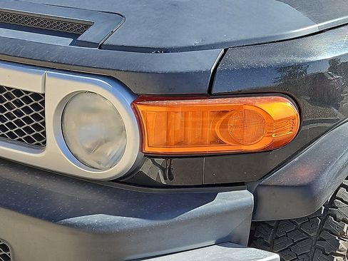 Used 2007 Toyota FJ Cruiser 2WD image 3