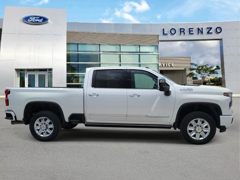 Used 2024 Chevrolet Silverado 2500 High Country w/ High Country Premium Package AWD/4WD image 4