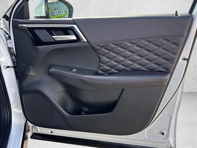 Used 2023 Mitsubishi Outlander SEL FWD image 18