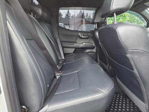Used 2018 Toyota Tacoma TRD Sport AWD/4WD image 27
