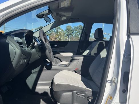 Used 2023 Chevrolet Equinox LS image 7